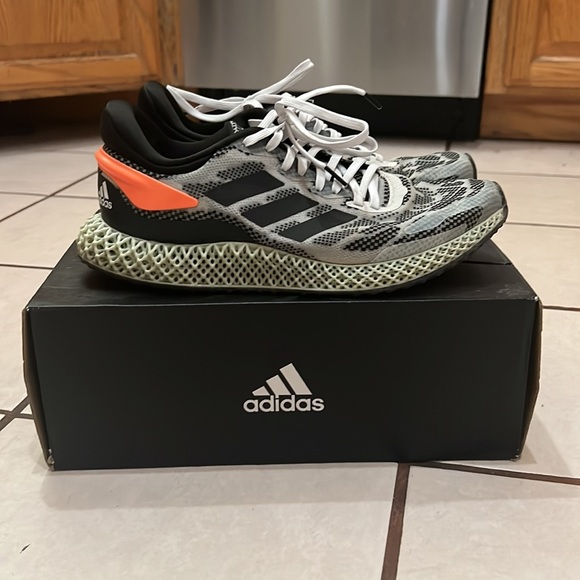 Slightly used MEN’s ADIDAS 4D Running Shoes size 9 - Picture 2 of 7